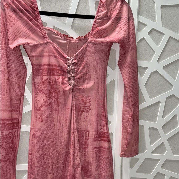 Elegant Pink Long-Sleeve Dress - Picture 8 of 9